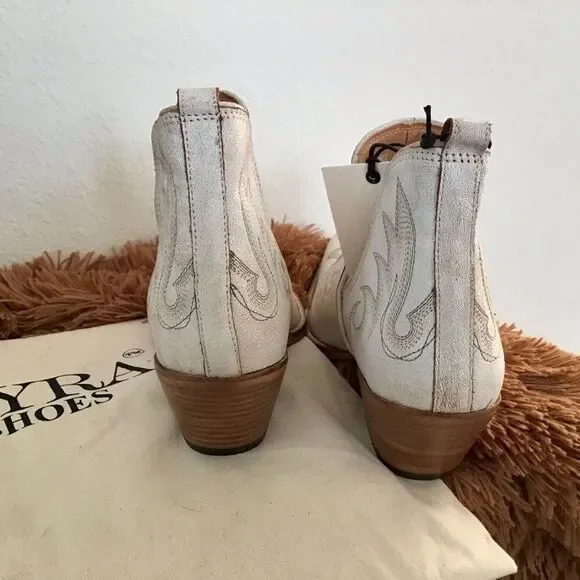Myra Yipple Western Leather Booties - Picture 11 of 14